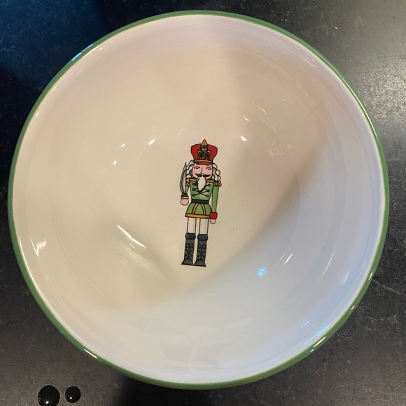 Avon Nutcracker Set of Three Bowls - Picture 4 of 9